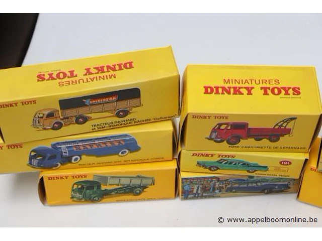 8 miniatuur voertuigen dinky toys - afbeelding 2 van  3