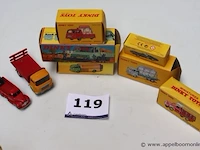 8 miniatuur voertuigen dinky toys - afbeelding 1 van  3