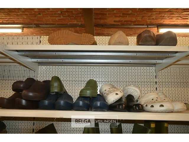±8 paar div soorten schoenen en maten - afbeelding 1 van  5