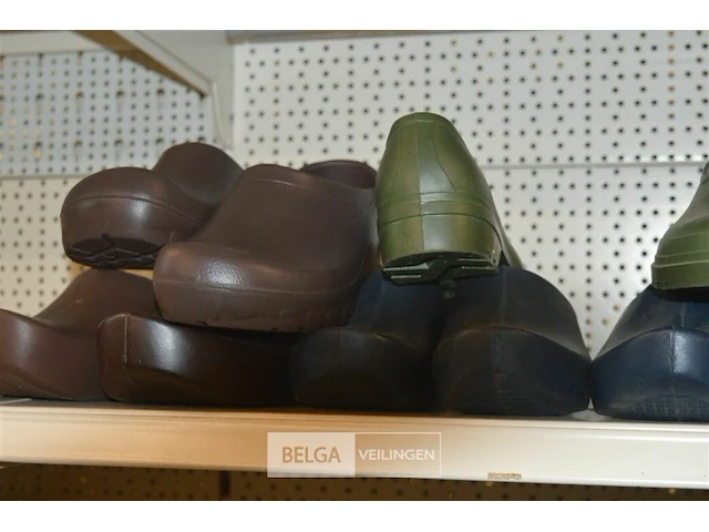±8 paar div soorten schoenen en maten - afbeelding 2 van  5