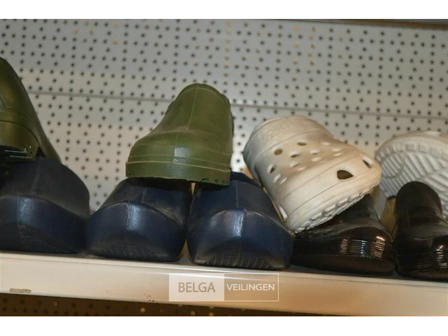 ±8 paar div soorten schoenen en maten - afbeelding 3 van  5