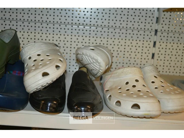 ±8 paar div soorten schoenen en maten - afbeelding 4 van  5
