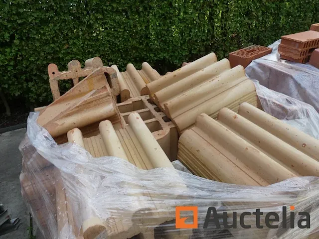 8 palleten s van gevelsteen ploegsteert - afbeelding 2 van  12