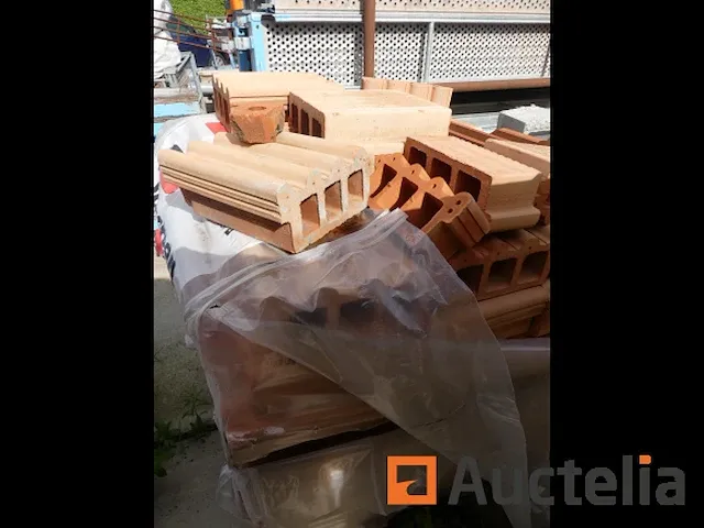 8 palleten s van gevelsteen ploegsteert - afbeelding 1 van  12