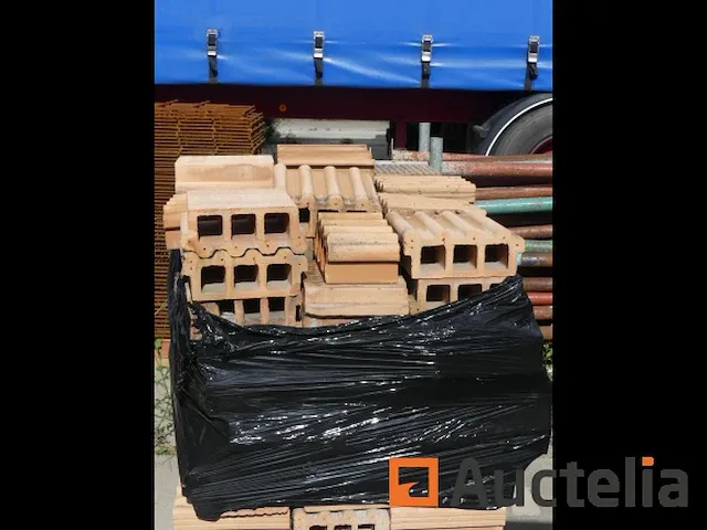 8 palleten s van gevelsteen ploegsteert - afbeelding 7 van  12