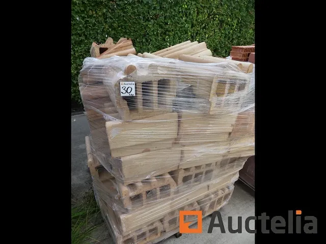 8 palleten s van gevelsteen ploegsteert - afbeelding 8 van  12
