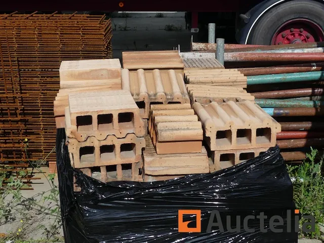 8 palleten s van gevelsteen ploegsteert - afbeelding 10 van  12