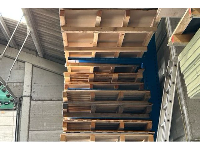 8 pallets met platen - afbeelding 2 van  4