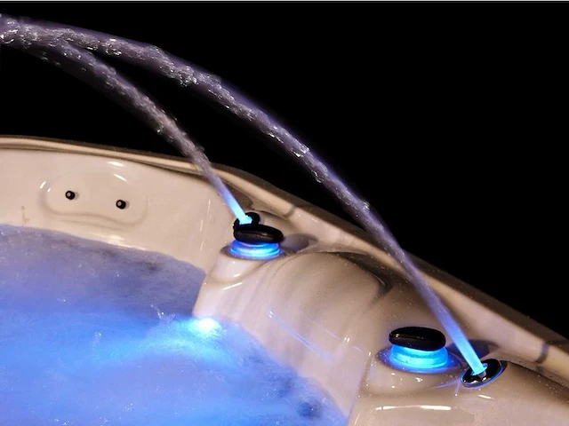 8-persoons buitenspa met balboa en wifi en 112 massagejets (3 kleuren mogelijk) - afbeelding 2 van  25