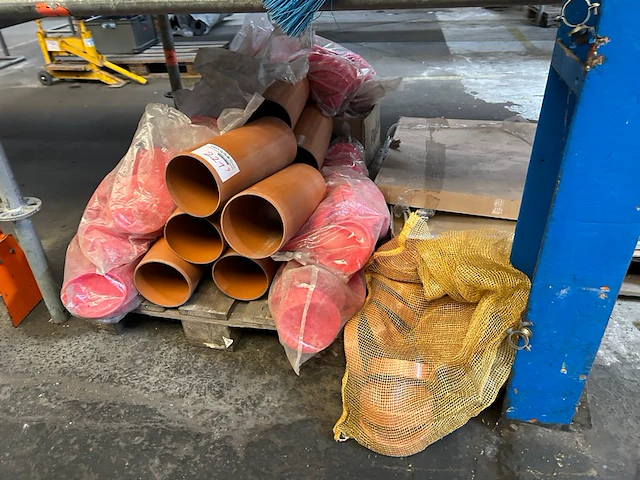 8 pvc buizen, afvoerbuisdeksels - afbeelding 1 van  4
