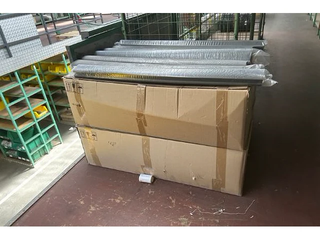 8 rekken met inhoud, 16 gaasboxen - afbeelding 3 van  20