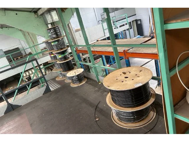8 rekken met inhoud, 16 gaasboxen - afbeelding 10 van  20