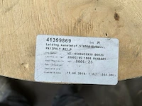 8 rekken met inhoud, 16 gaasboxen - afbeelding 11 van  20