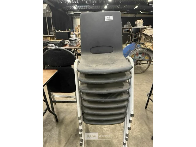 8 stapelstoelen - afbeelding 1 van  3
