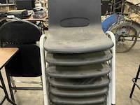 8 stapelstoelen - afbeelding 1 van  3