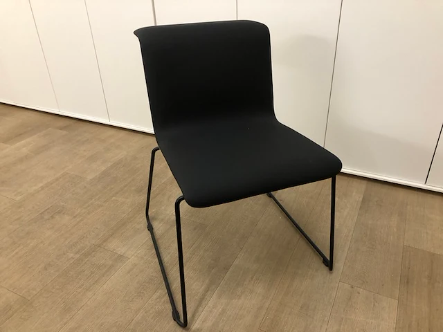 8 stoelen alain berteau en bulo - afbeelding 1 van  5