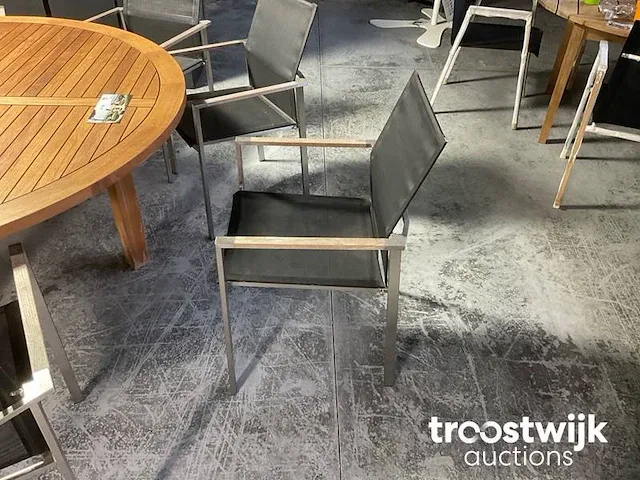 8 stoelen in batyline met teak barlow tyrie - afbeelding 2 van  4