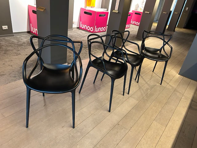 8 stoelen kartell - afbeelding 1 van  3