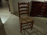 8 stoelen