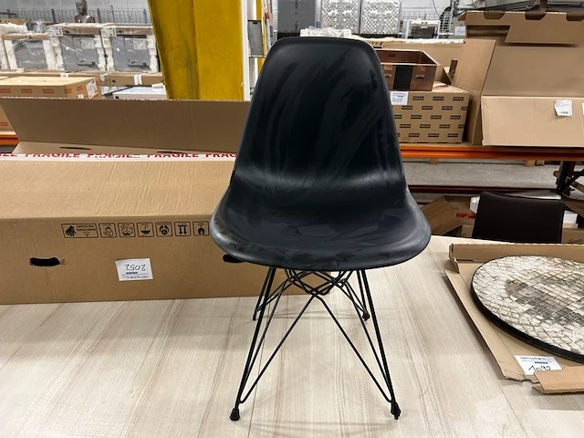 8 stoelen - afbeelding 1 van  6