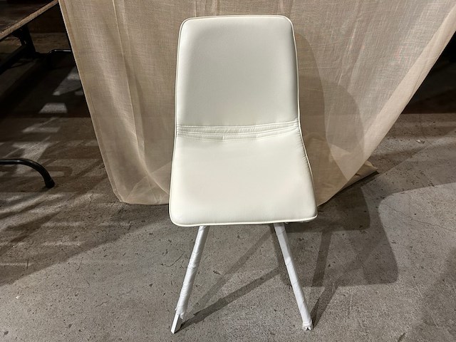 8 stoelen - afbeelding 1 van  4