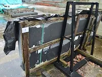 8 stuks zwart granieten platen voor tuinschermen en lage muurtjes gebrand en geborsteld met lijnen 1 zijde afgewerkt afm. 220x90x3