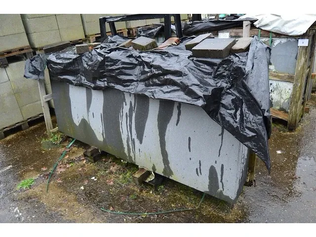 8 stuks zwart granieten platen voor tuinschermen en lage muurtjes gebrand en geborsteld met lijnen 1 zijde afgewerkt afm. 220x90x3 - afbeelding 3 van  4