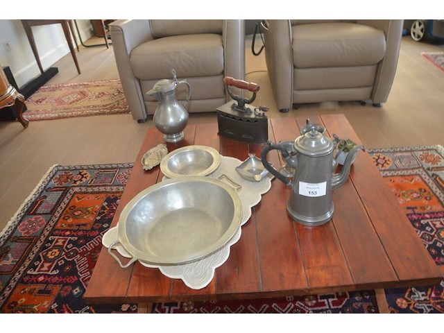 8 tinnen sierstukken, 2 sierstukjes - afbeelding 1 van  9