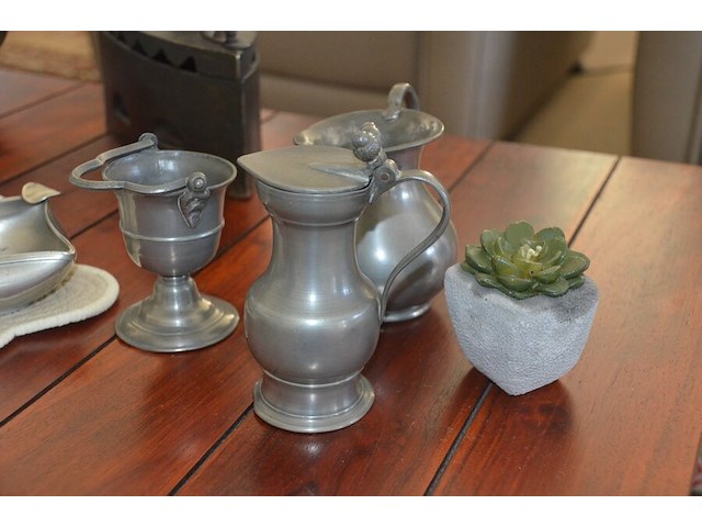 8 tinnen sierstukken, 2 sierstukjes - afbeelding 5 van  9