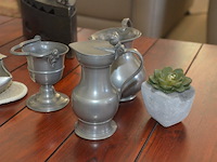 8 tinnen sierstukken, 2 sierstukjes - afbeelding 5 van  9