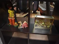 8 vakkenkast ikea, 2 vakkenkasten van 4 vakken ikea, 15 sierstukken, wandkapstok - afbeelding 3 van  11