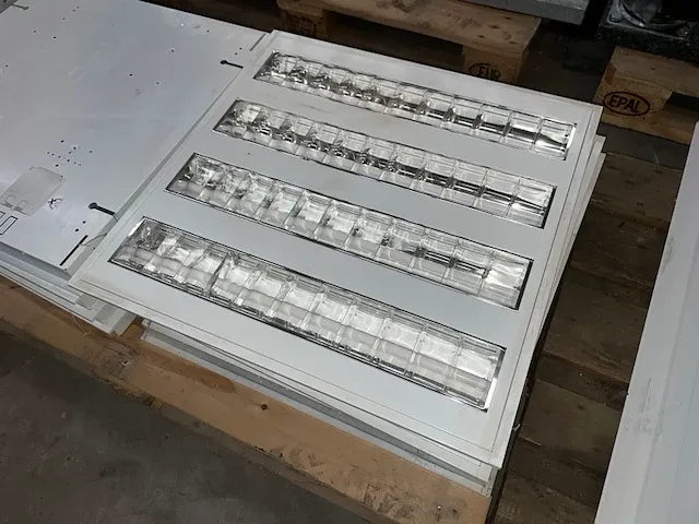 8 verlichtingen - afbeelding 1 van  3