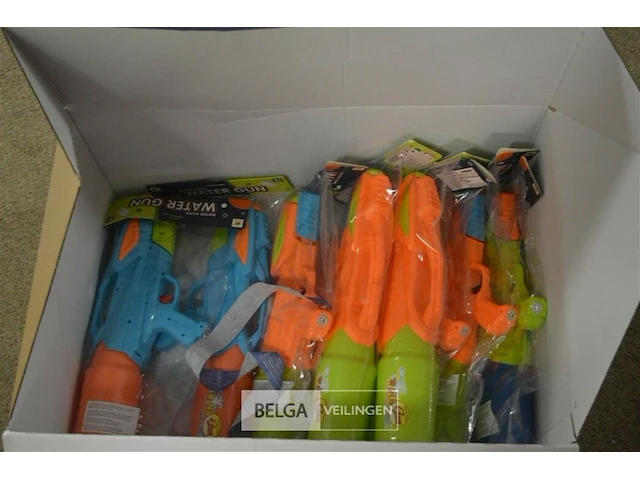 8 waterpistolen - afbeelding 1 van  5