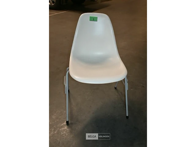 8 witte vitra stapelstoelen kuipvorm - afbeelding 3 van  6