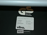 8 witte vitra stapelstoelen kuipvorm - afbeelding 6 van  6