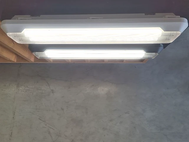 8 x 60cm pro dubbele led tl t8 armaturen waterdicht wit met reflector - afbeelding 5 van  6