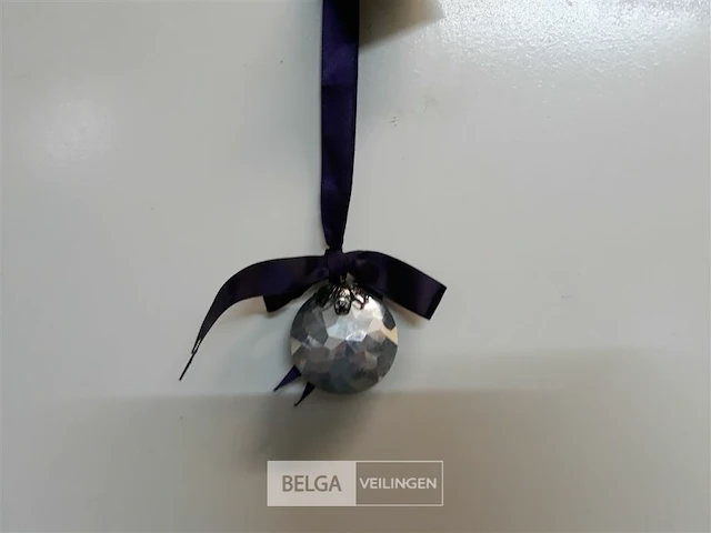 8 x hangdeco ronde schijf 4,5 cm aan paars lint - afbeelding 3 van  3
