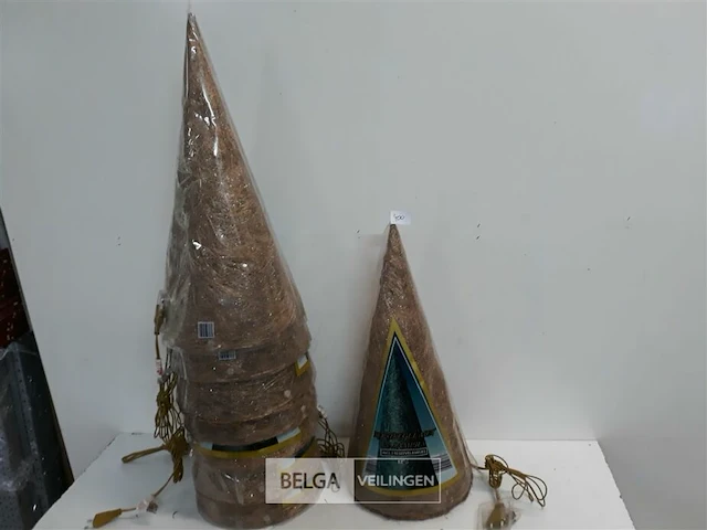 8 x kerstkegel 50 cm met 20 lampen goud - afbeelding 1 van  3