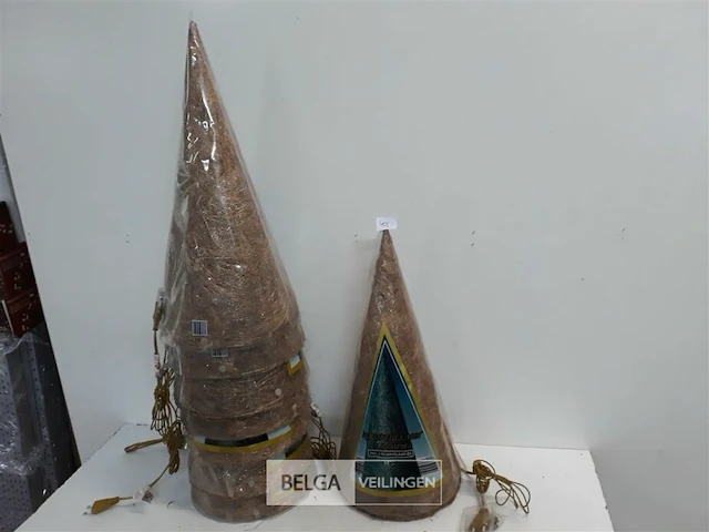 8 x kerstkegel 50 cm met 20 lampen goud - afbeelding 2 van  3