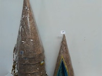 8 x kerstkegel 50 cm met 20 lampen goud - afbeelding 1 van  3