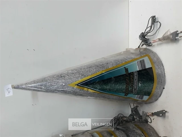 8 x kerstkegel 50 cm met 20 lampen zilver - afbeelding 3 van  3