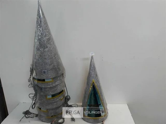 8 x kerstkegel 50 cm met 20 lampen zilver - afbeelding 1 van  3