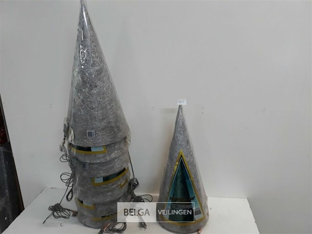 8 x kerstkegel 50 cm met 20 lampen zilver - afbeelding 2 van  3