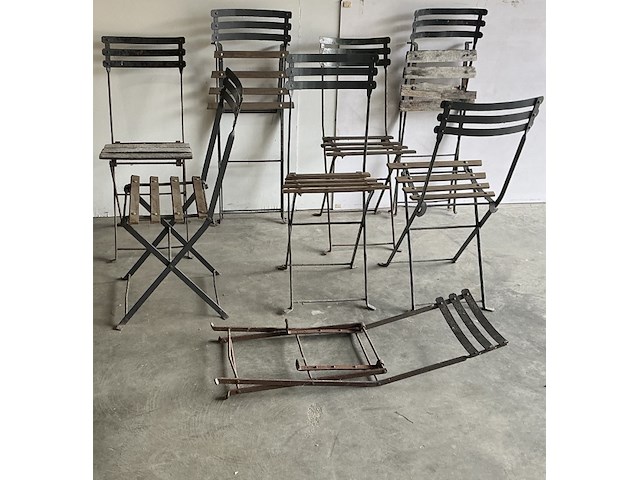 8 x oude ijzeren tuinklapstoelen ( op te maken) - afbeelding 2 van  2