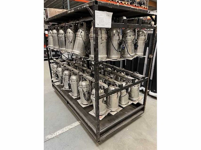 8 x thomas par64 silver 6-bar soca in w/42xcp60 & 6xcp61 w/dolly - afbeelding 1 van  5