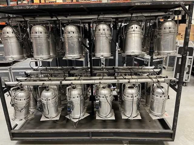 8 x thomas par64 silver 6-bar soca in w/42xcp60 & 6xcp61 w/dolly - afbeelding 2 van  5