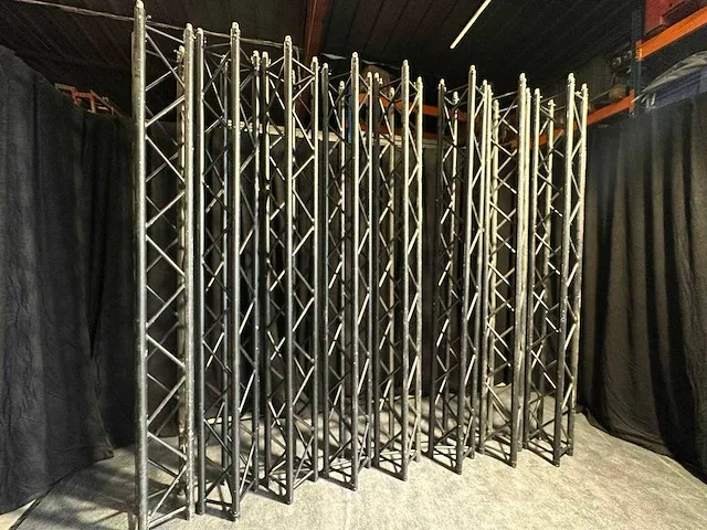 8 x truss 3m type global truss f34 zwart - afbeelding 1 van  1