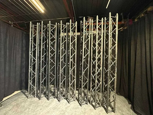 8 x truss 3m type global truss f34 zwart - afbeelding 1 van  1