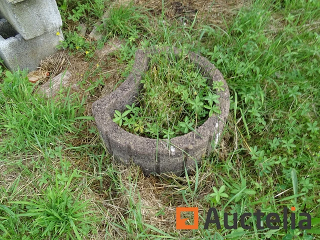 80 (+/-) betonblokken, 2 plantenbakken - afbeelding 6 van  8