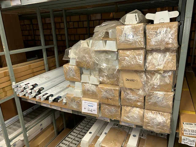 80 stuks tl armatuur - afbeelding 1 van  4